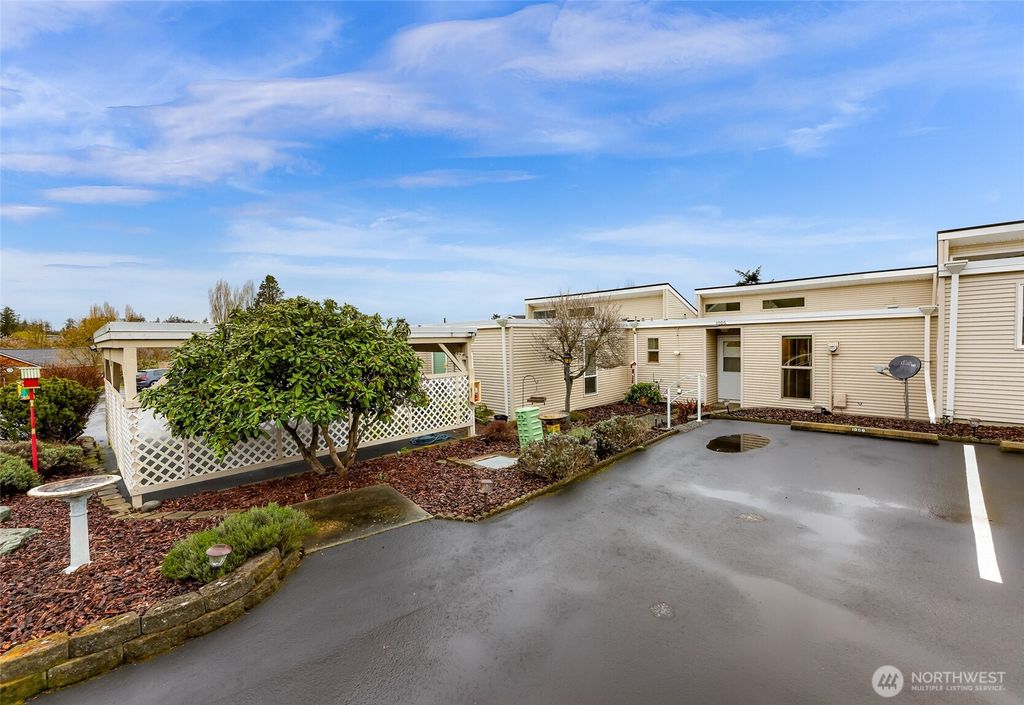 Photo of 1006 NE Lindsay Street, Coupeville, WA 98239 (MLS # 2490147)