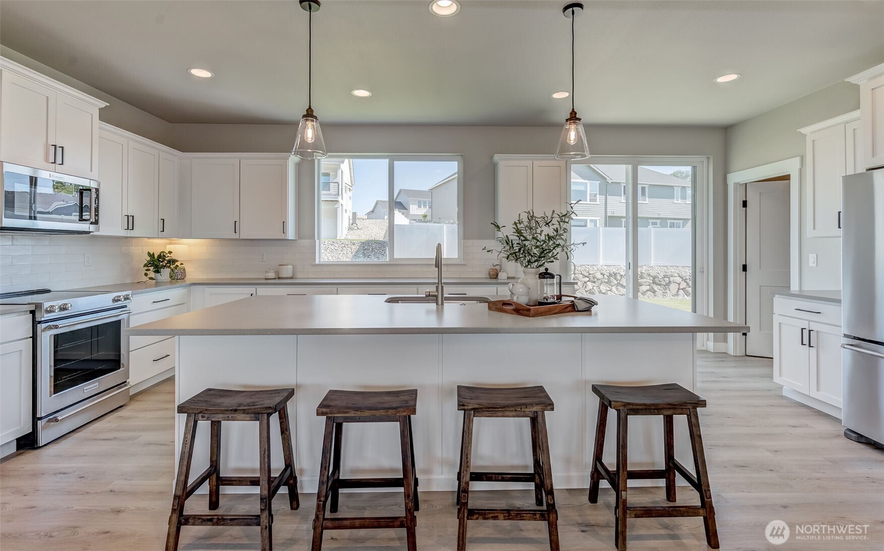 East Wenatchee, Washington 98802, United States, 3 Bedrooms Bedrooms, ,3 BathroomsBathrooms,Residential,Active,38201