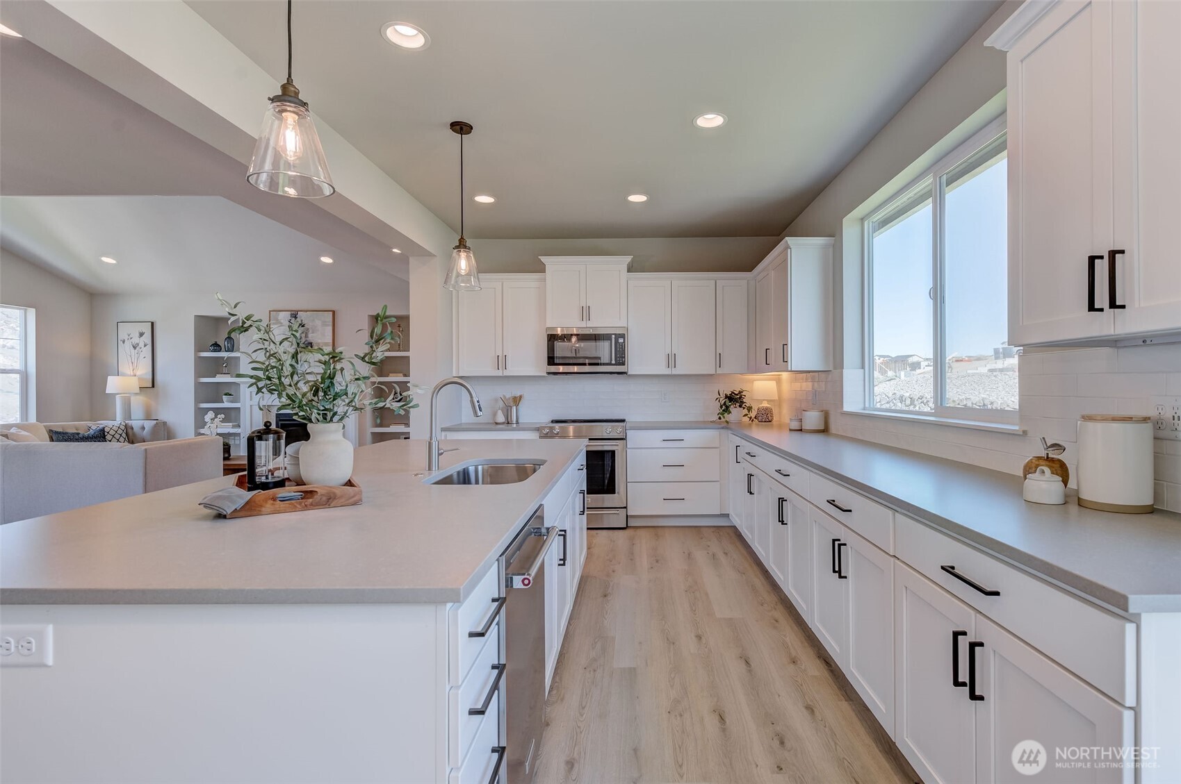 East Wenatchee, Washington 98802, United States, 3 Bedrooms Bedrooms, ,3 BathroomsBathrooms,Residential,Active,38201