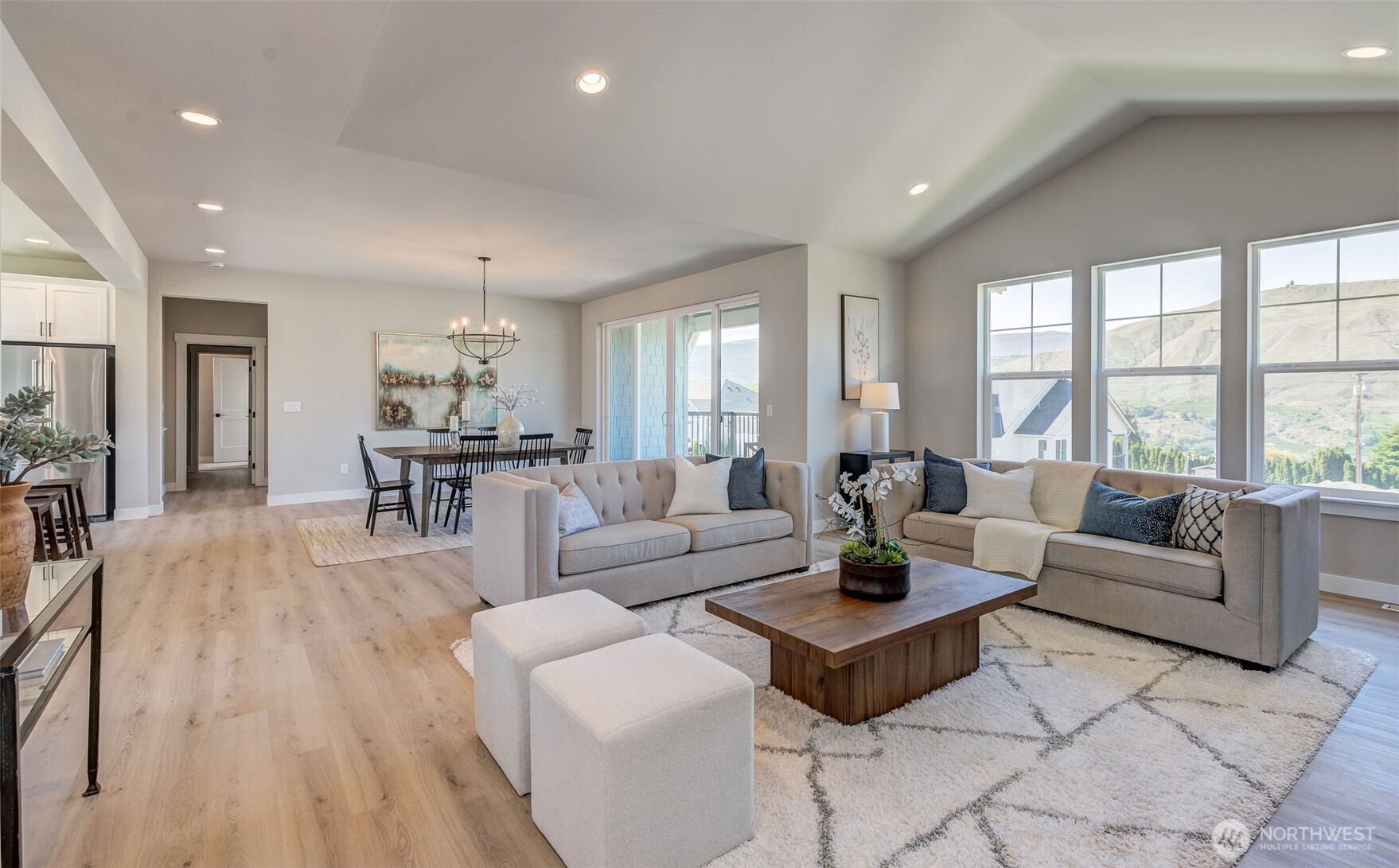 East Wenatchee, Washington 98802, United States, 3 Bedrooms Bedrooms, ,3 BathroomsBathrooms,Residential,Active,38201