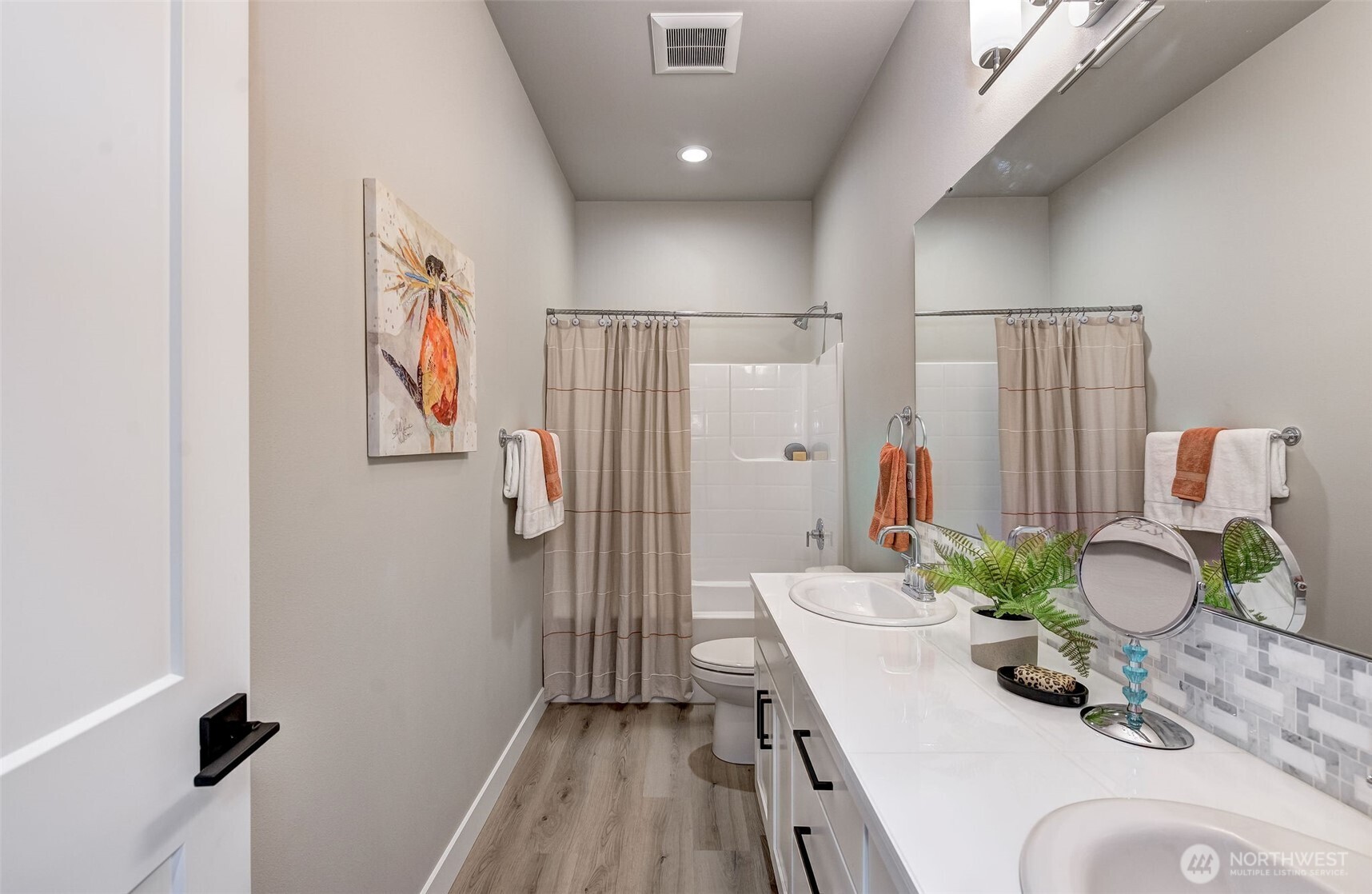 East Wenatchee, Washington 98802, United States, 3 Bedrooms Bedrooms, ,3 BathroomsBathrooms,Residential,Active,38201