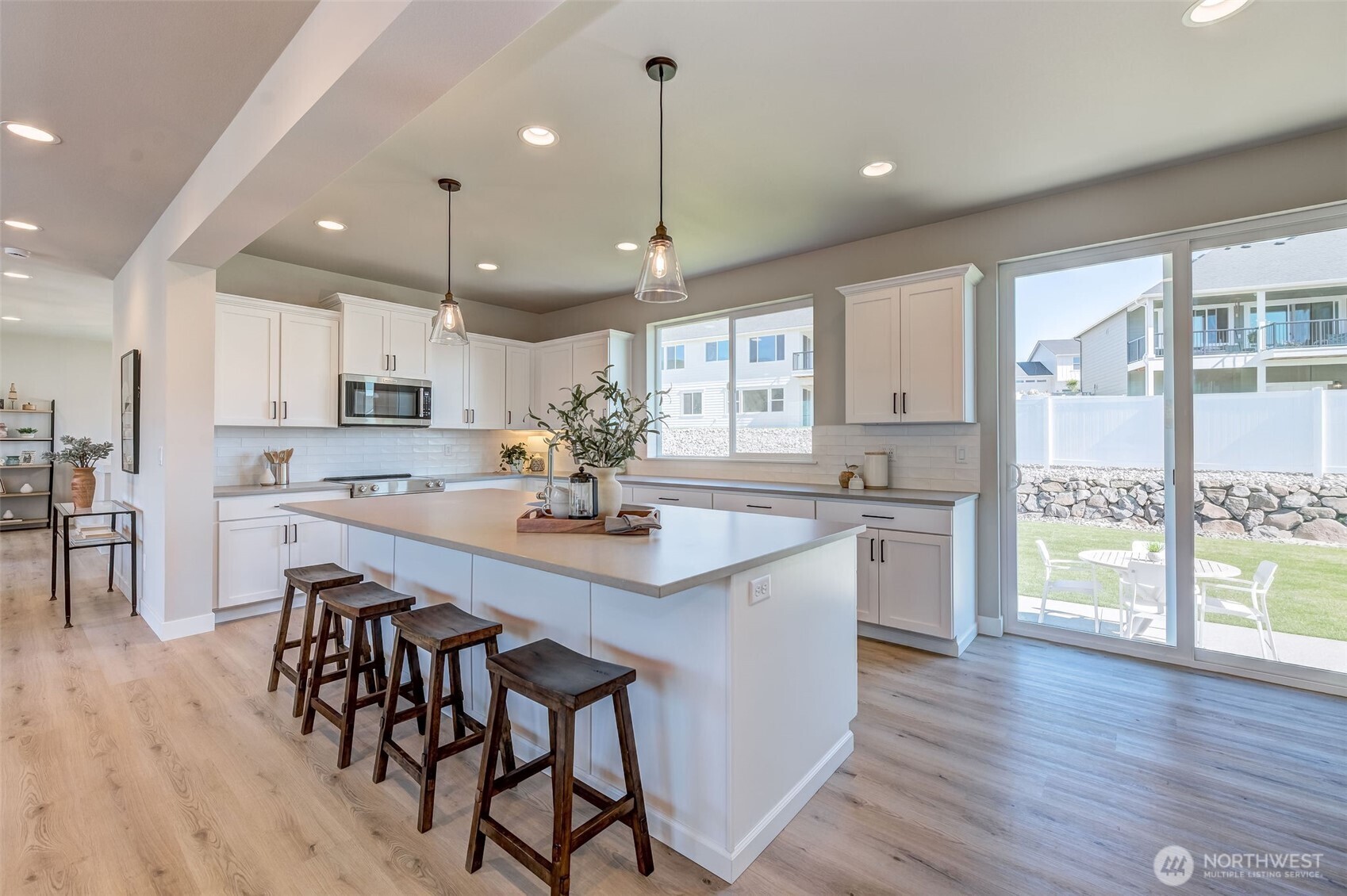 East Wenatchee, Washington 98802, United States, 3 Bedrooms Bedrooms, ,3 BathroomsBathrooms,Residential,Active,38201