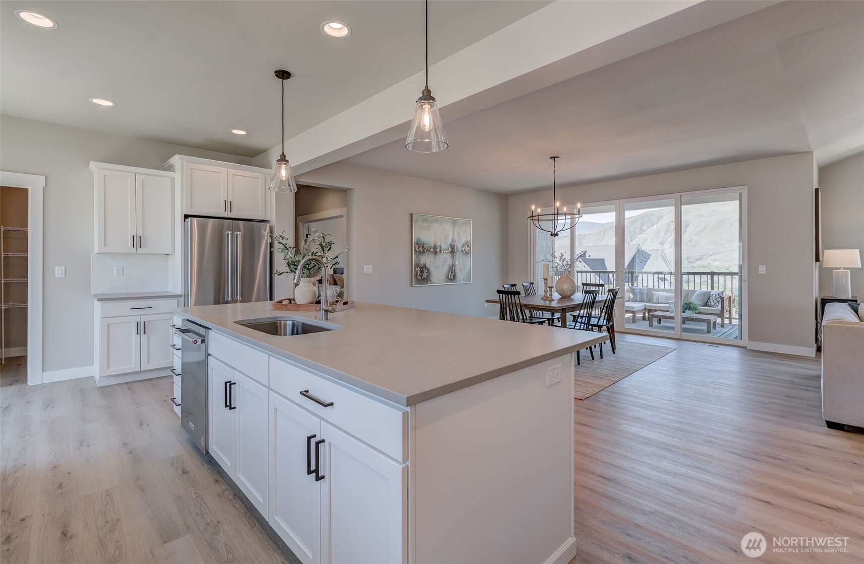 East Wenatchee, Washington 98802, United States, 3 Bedrooms Bedrooms, ,3 BathroomsBathrooms,Residential,Active,38201