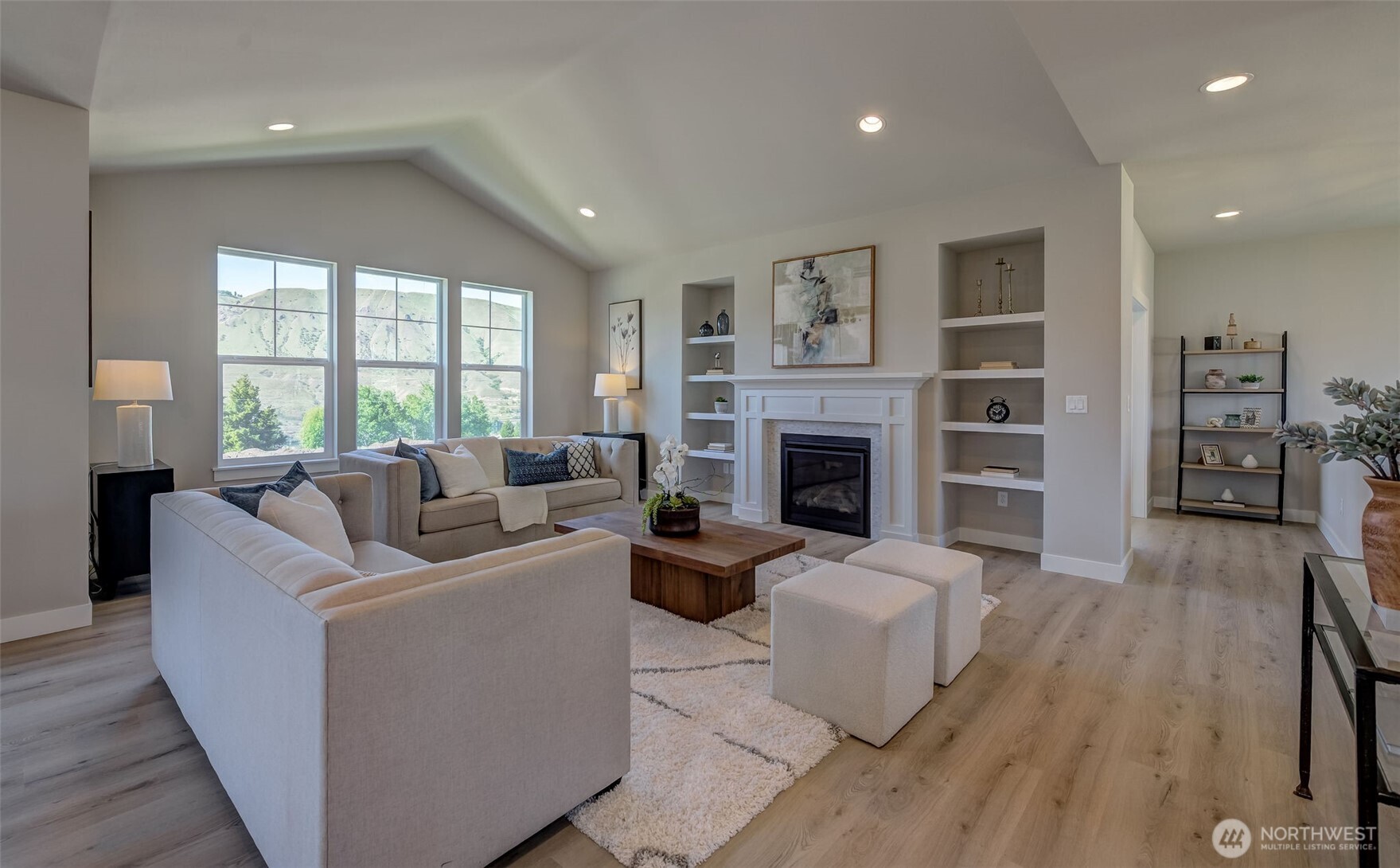 East Wenatchee, Washington 98802, United States, 3 Bedrooms Bedrooms, ,3 BathroomsBathrooms,Residential,Active,38201