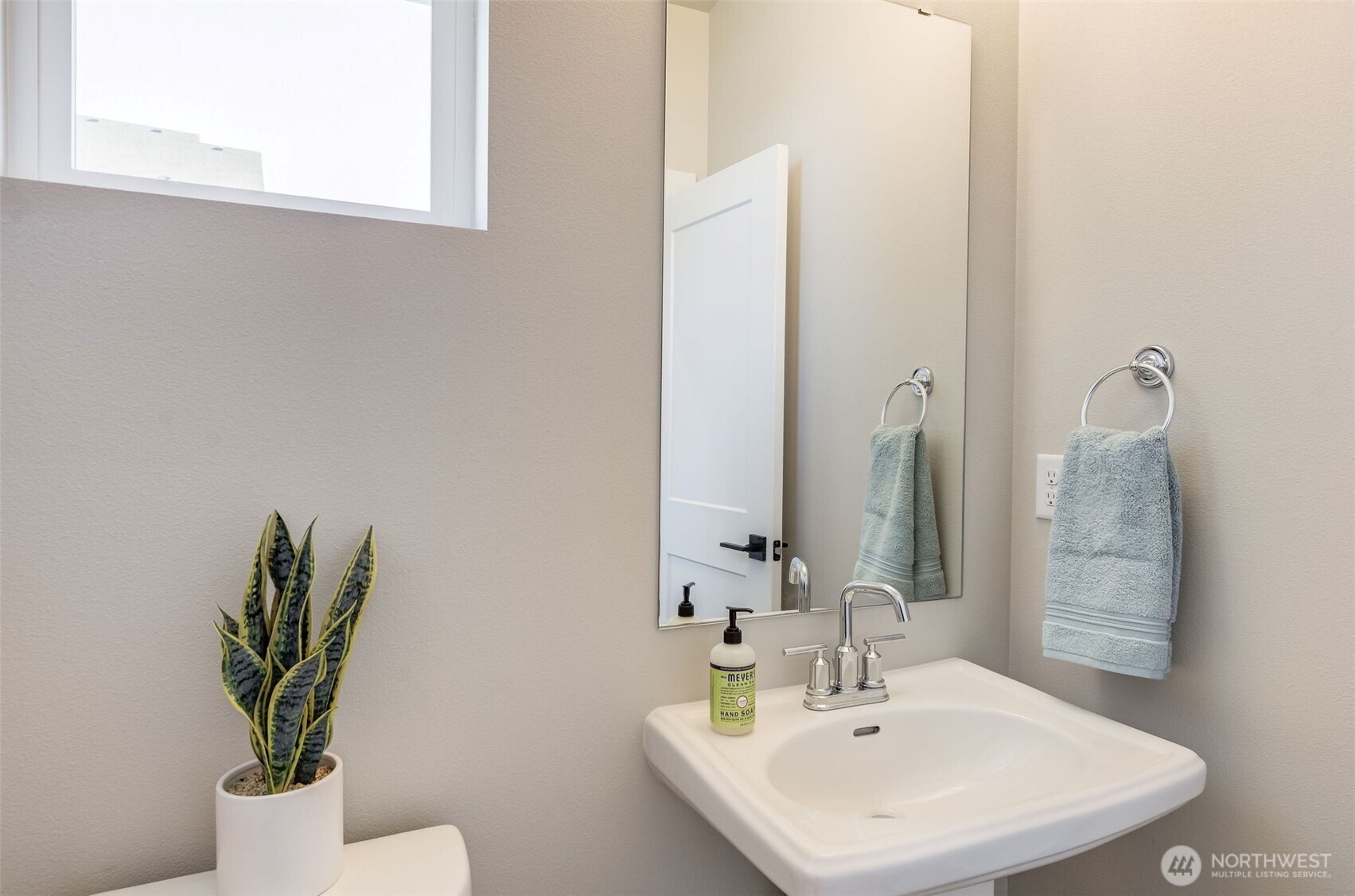 East Wenatchee, Washington 98802, United States, 3 Bedrooms Bedrooms, ,3 BathroomsBathrooms,Residential,Active,38201