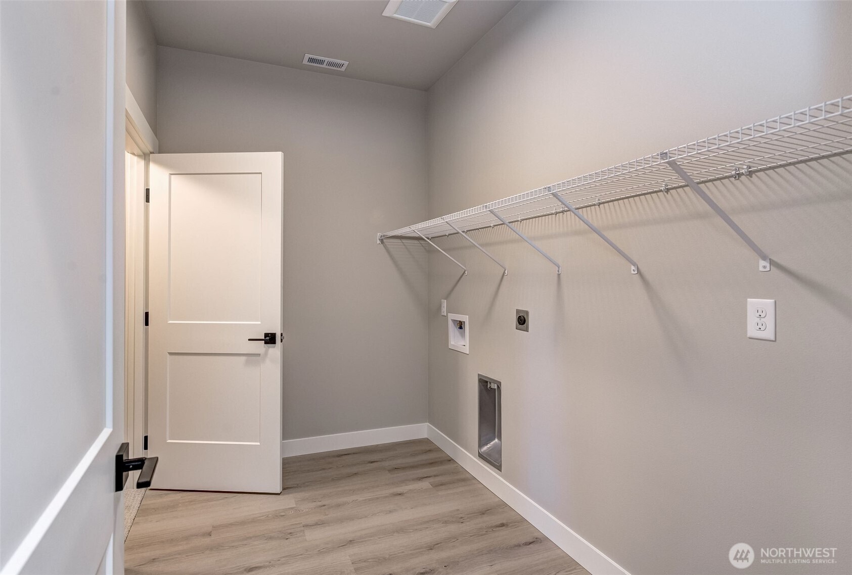 East Wenatchee, Washington 98802, United States, 3 Bedrooms Bedrooms, ,3 BathroomsBathrooms,Residential,Active,38201