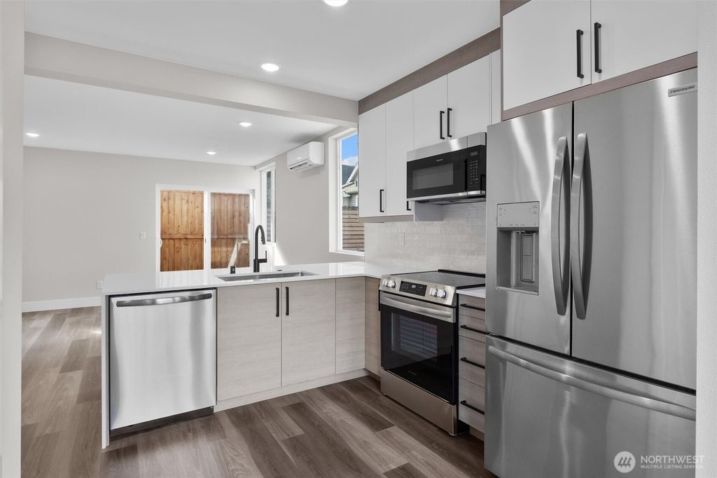 Photo of 503 NE 42nd Street, Seattle, WA 98105 (MLS # 2536293)
