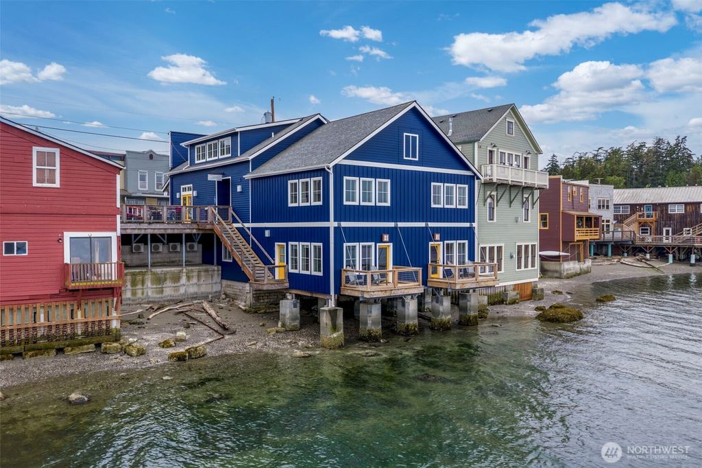 Photo of 10 NW Front Street, Coupeville, WA 98239 (MLS # 2528652)