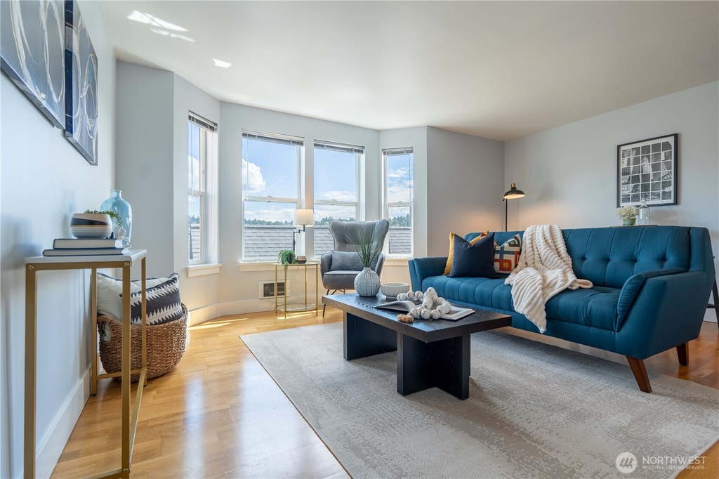 Photo of 209 N 39th Street #304, Seattle, WA 98103 (MLS # 2570710)