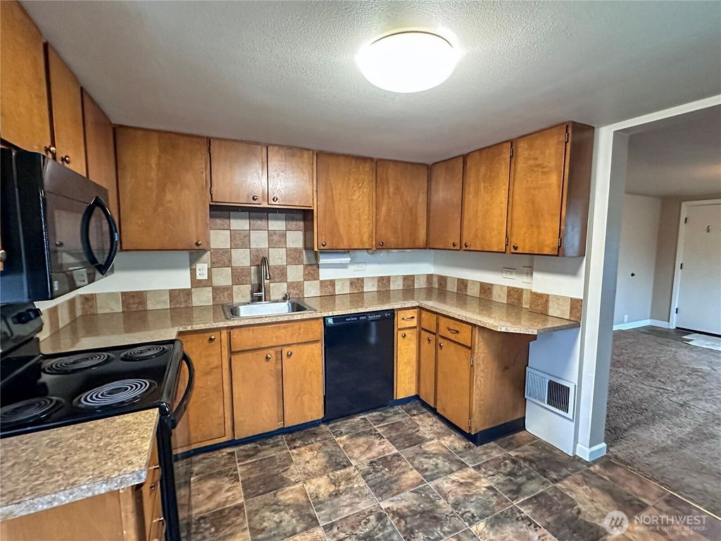 Photo of 1215 W Plum Street, Centralia, WA 98531 (MLS # 2475845)