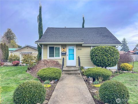 Photo of 1215 W Plum Street, Centralia, WA 98531 (MLS # 2475845)