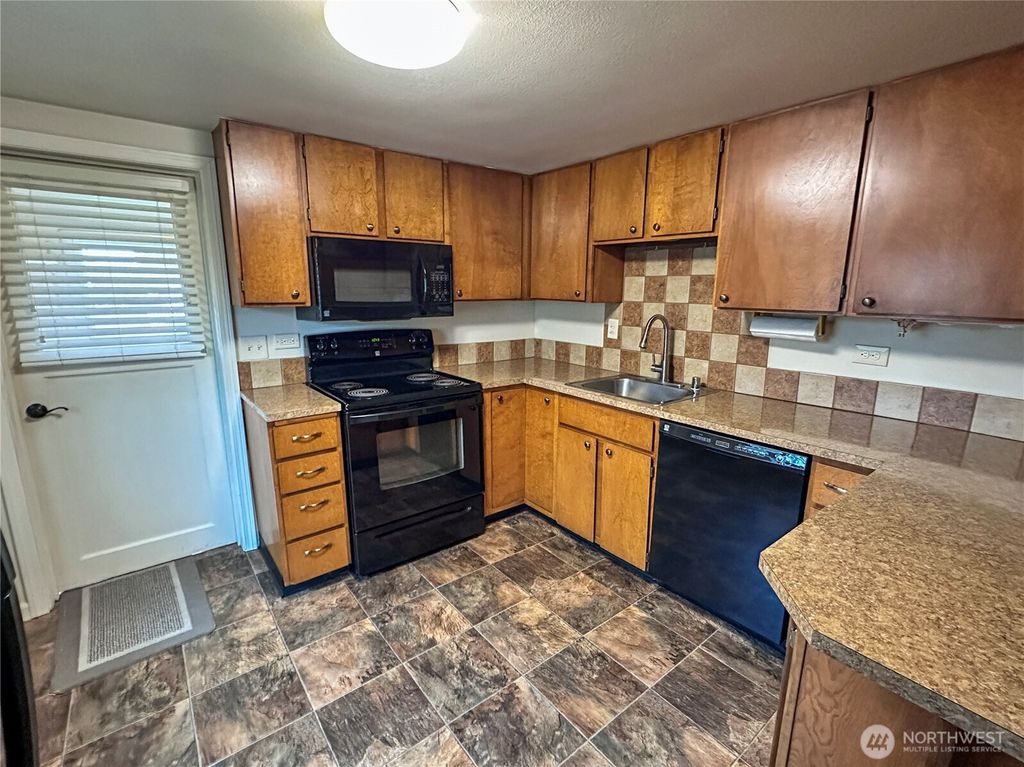 Photo of 1215 W Plum Street, Centralia, WA 98531 (MLS # 2475845)