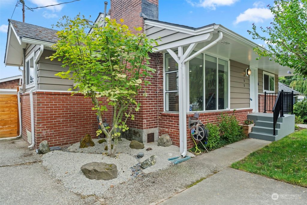 Photo of 1753 NE 148th St St, Shoreline, WA 98155 (MLS # 2290657)