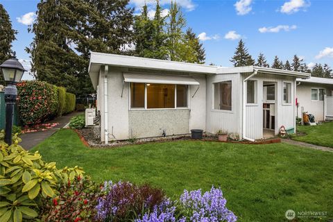 Photo of 319 7th Place SE, Puyallup, WA 98372 (MLS # 2513098)