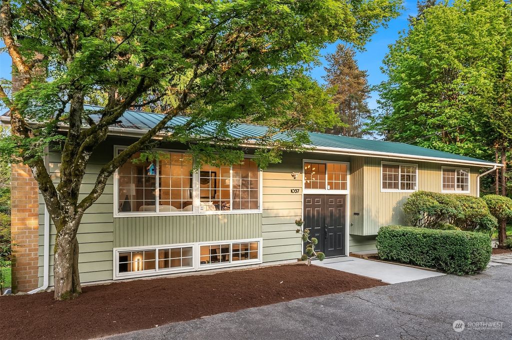 Photo of 1037 109th Avenue SE, Bellevue, WA 98004 (MLS # 2068734)