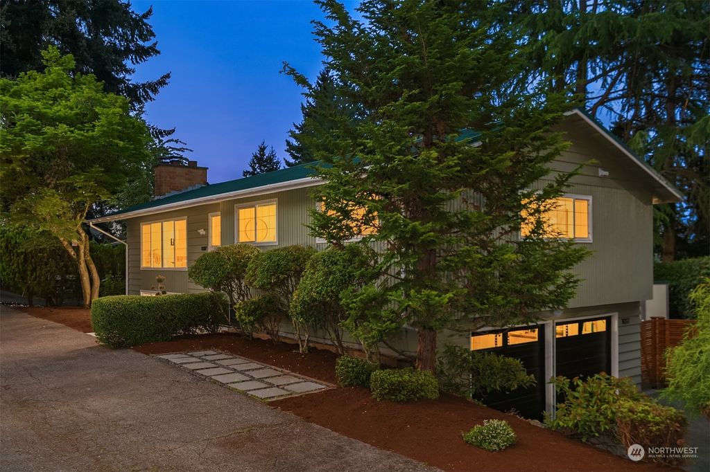 Photo of 1037 109th Avenue SE, Bellevue, WA 98004 (MLS # 2068734)