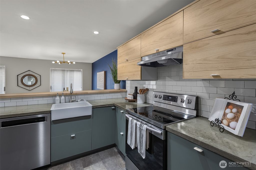 Photo of 16820 6th Avenue W #B11, Lynnwood, WA 98037 (MLS # 2489308)