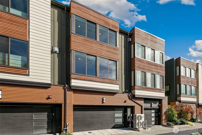 941 W McGraw Street 44
