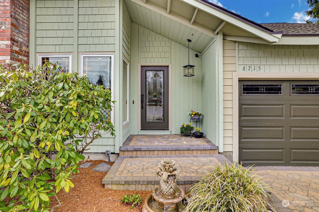 Photo of 6715 123rd Place SE, Bellevue, WA 98006 (MLS # 2050637)