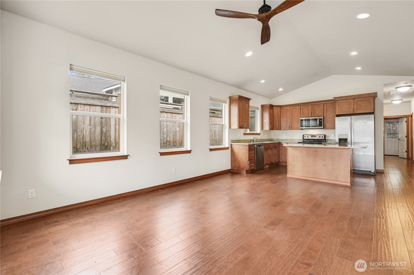 2233 E Rosecrans Court