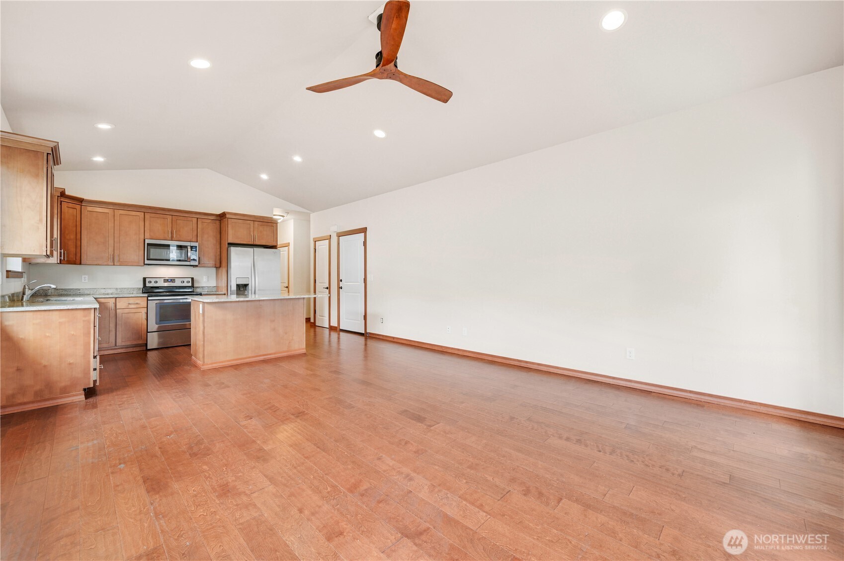 2233 E Rosecrans Court