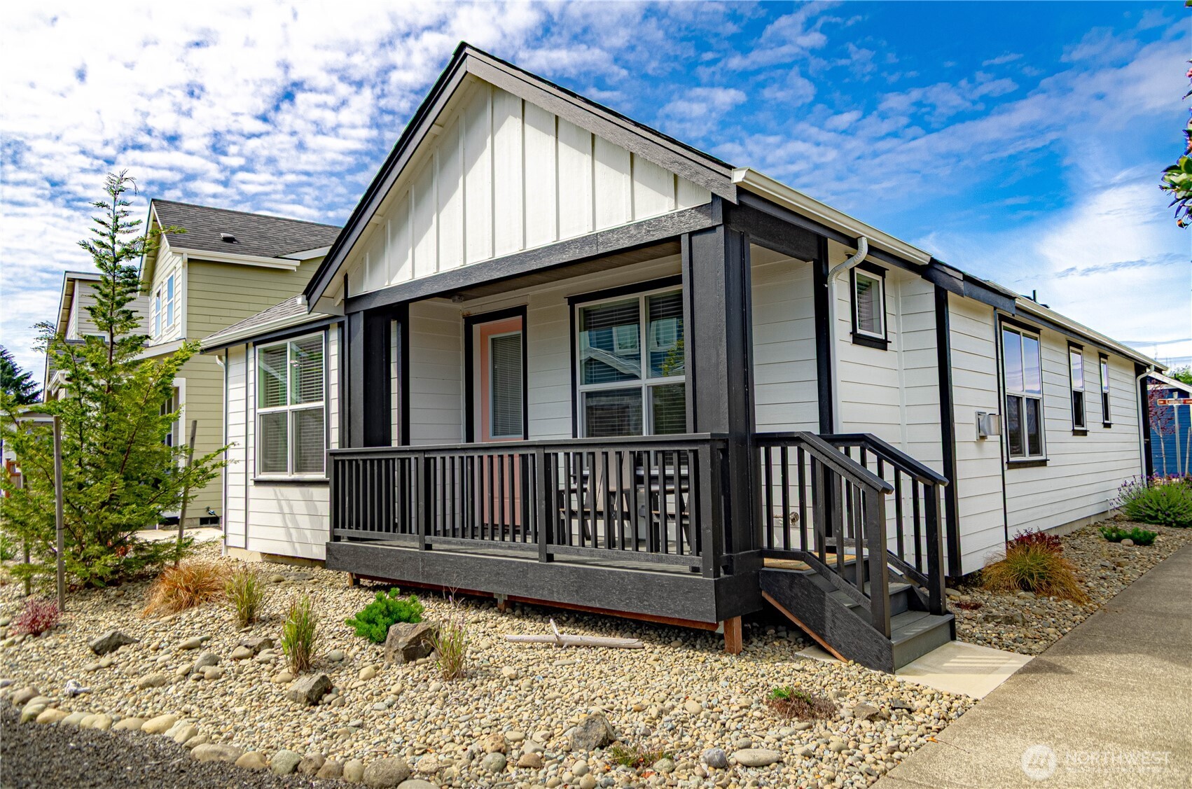 422 Lupine Lane SW