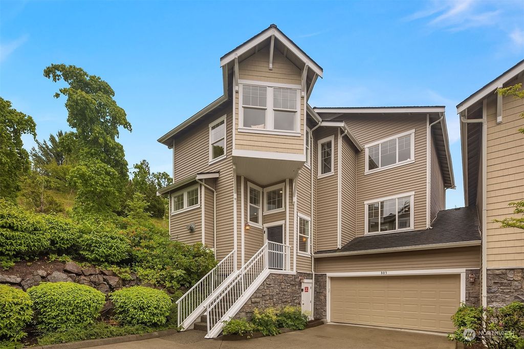 Photo of 1601 NE Katsura Street #803, Issaquah, WA 98029 (MLS # 2129263)