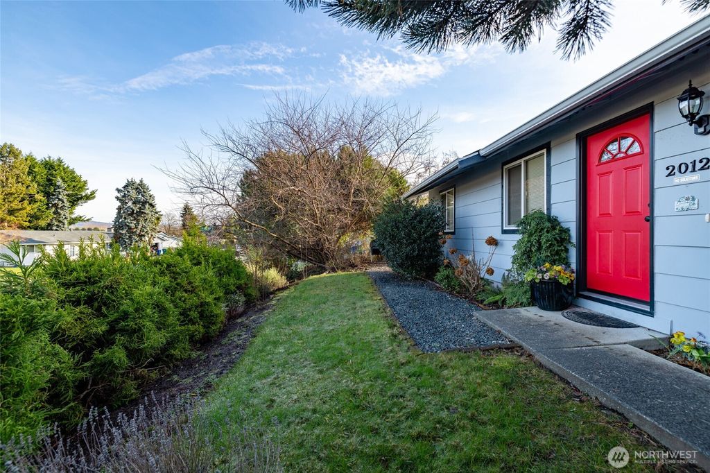 Photo of 2012 E Belair Drive, Mount Vernon, WA 98273 (MLS # 2463706)