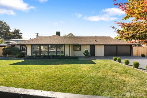 Photo of 1901 N Tower Avenue, Centralia, WA 98531 (MLS # 2577239)