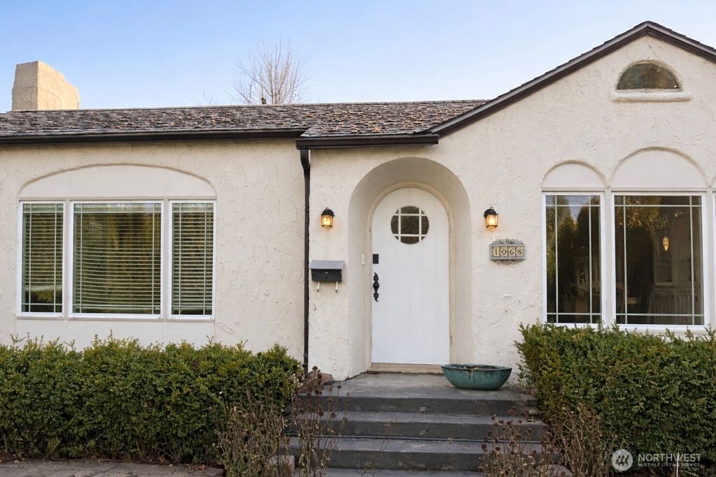 Photo of 1068 Frankland Street, Walla Walla, WA 99362 (MLS # 2503934)