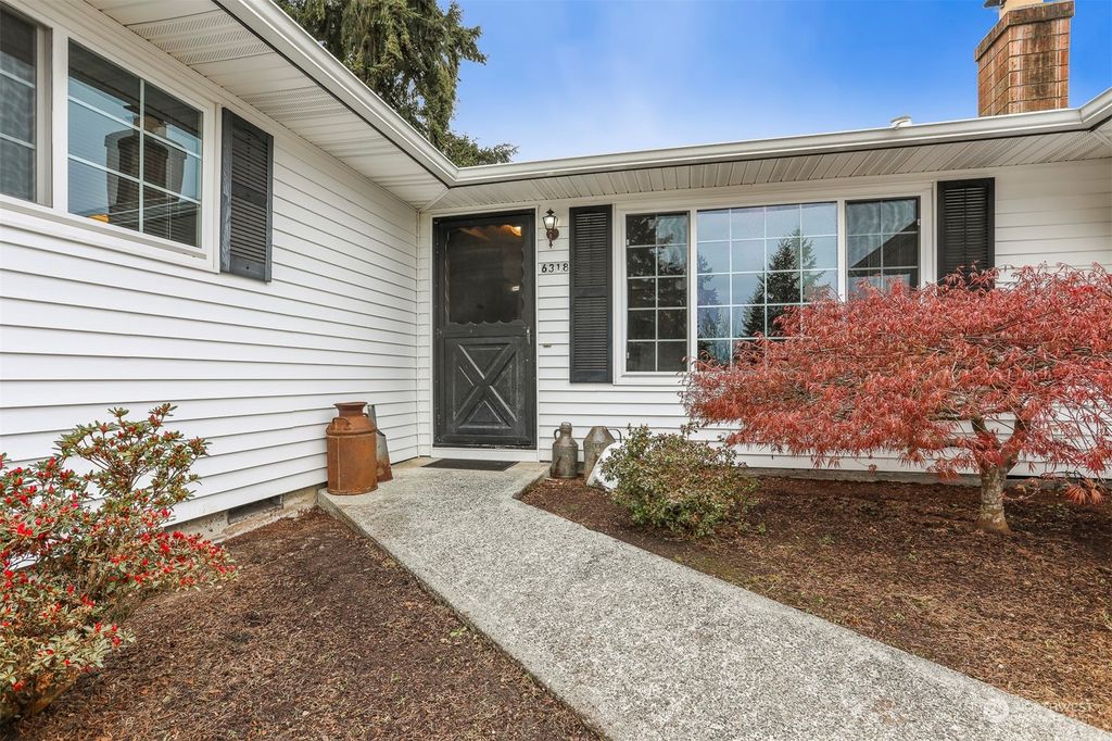 Photo of 6318 Polk Place, Everett, WA 98203 (MLS # 2225193)