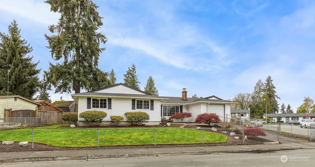 Photo of 6318 Polk Place, Everett, WA 98203 (MLS # 2225193)