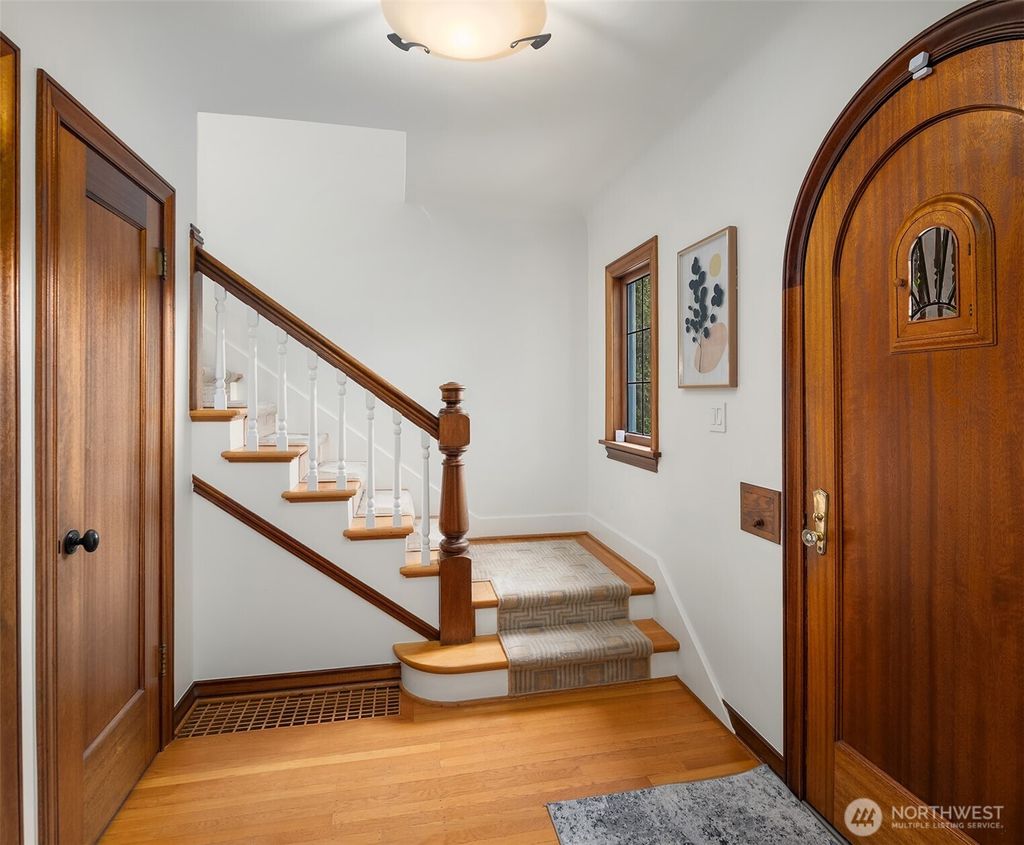 Photo of 1918 Federal Avenue E, Seattle, WA 98102 (MLS # 2340275)