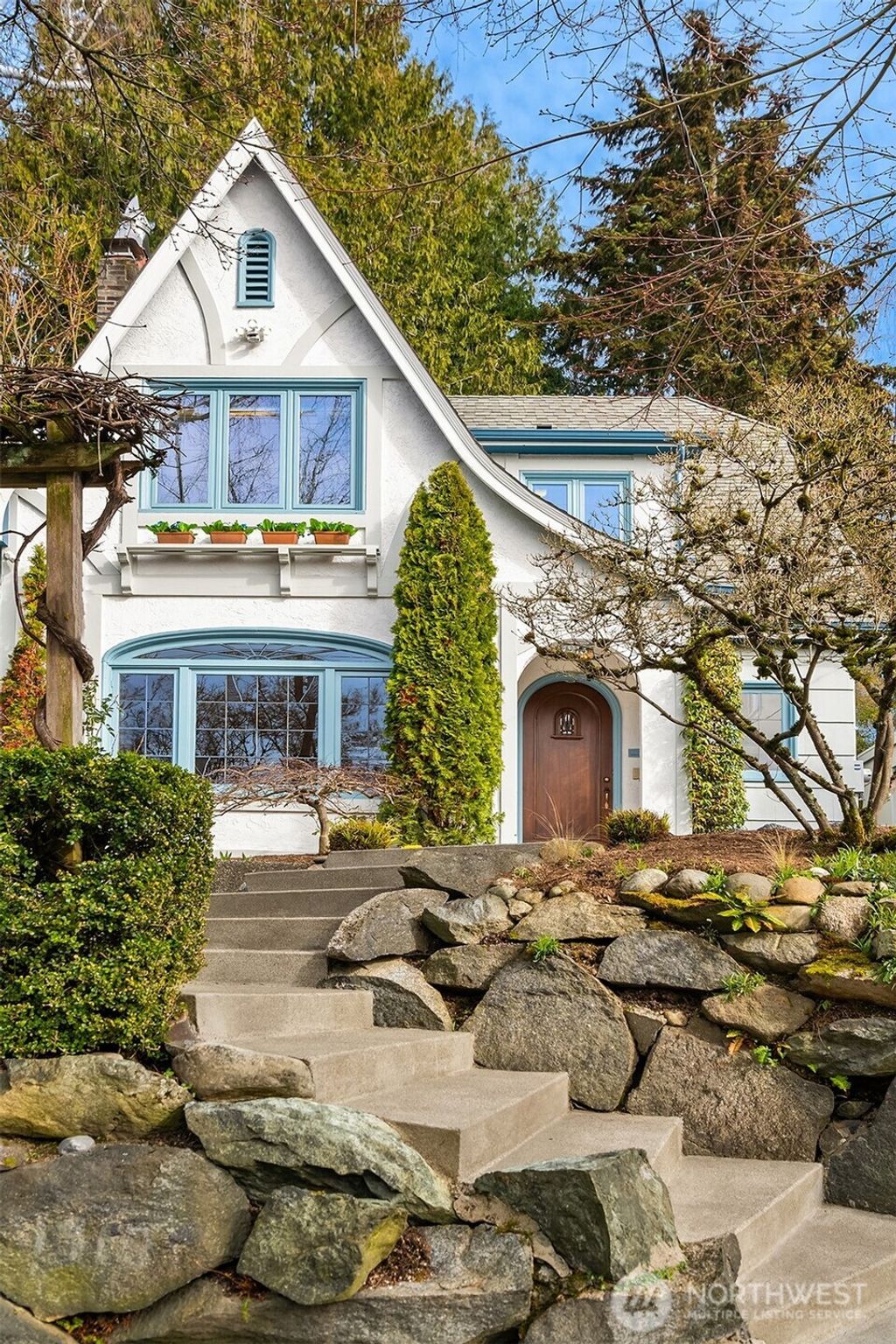 Photo of 1918 Federal Avenue E, Seattle, WA 98102 (MLS # 2340275)