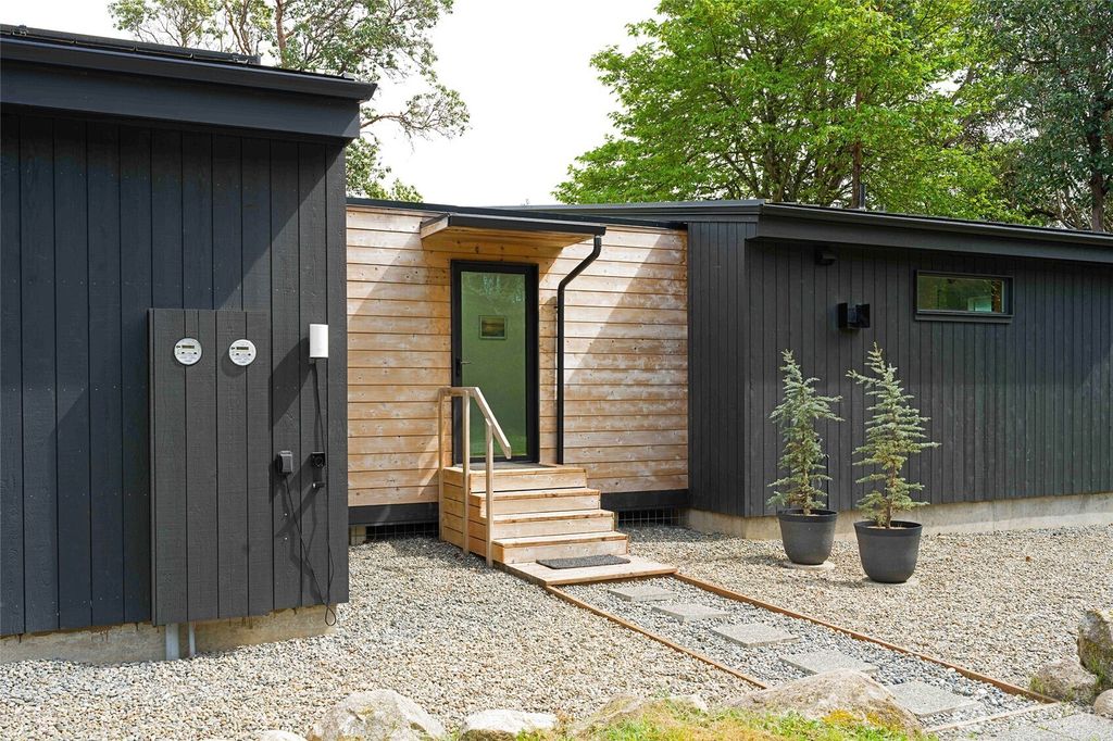 Photo of 19920 Ridge Road SW, Vashon, WA 98070 (MLS # 2512378)