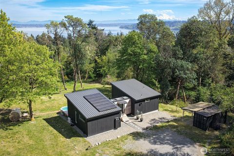 Photo of 19920 Ridge Road SW, Vashon, WA 98070 (MLS # 2512378)