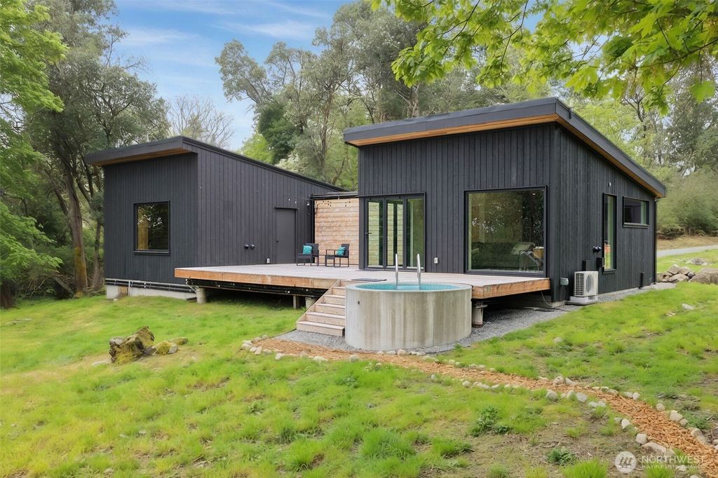 Photo of 19920 Ridge Road SW, Vashon, WA 98070 (MLS # 2512378)