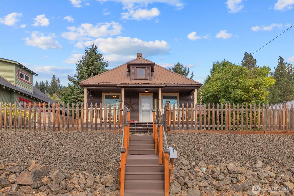 Photo of 110 W 3rd Street, Cle Elum, WA 98922 (MLS # 2490987)