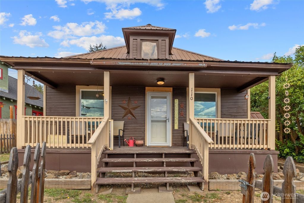 Photo of 110 W 3rd Street, Cle Elum, WA 98922 (MLS # 2490987)