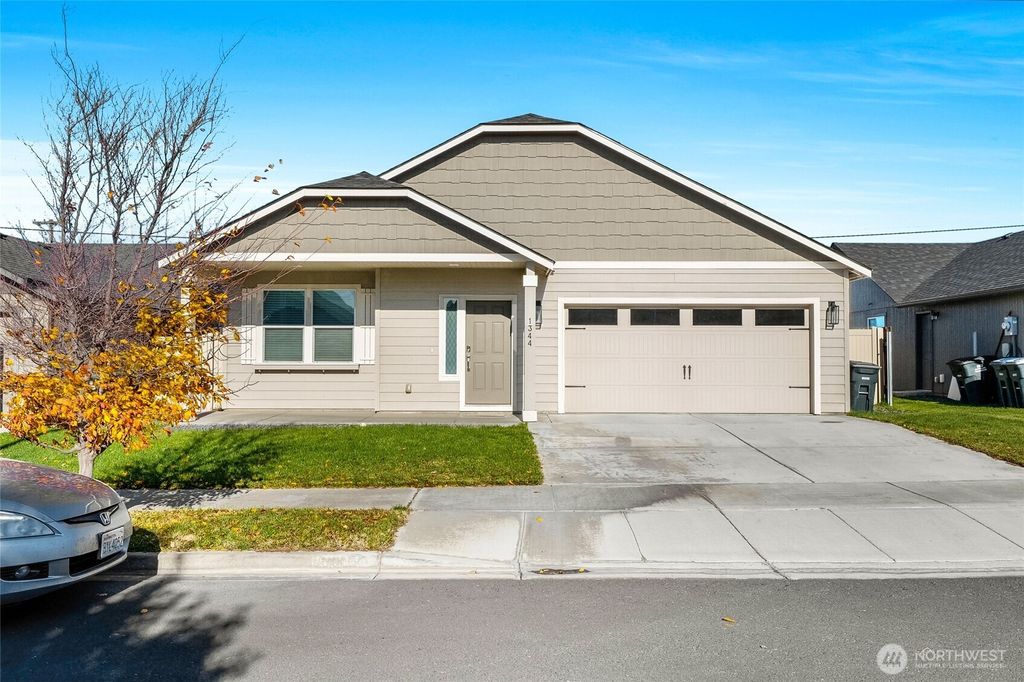 Photo of 1344 E Nen Drive, Moses Lake, WA 98837 (MLS # 2453807)