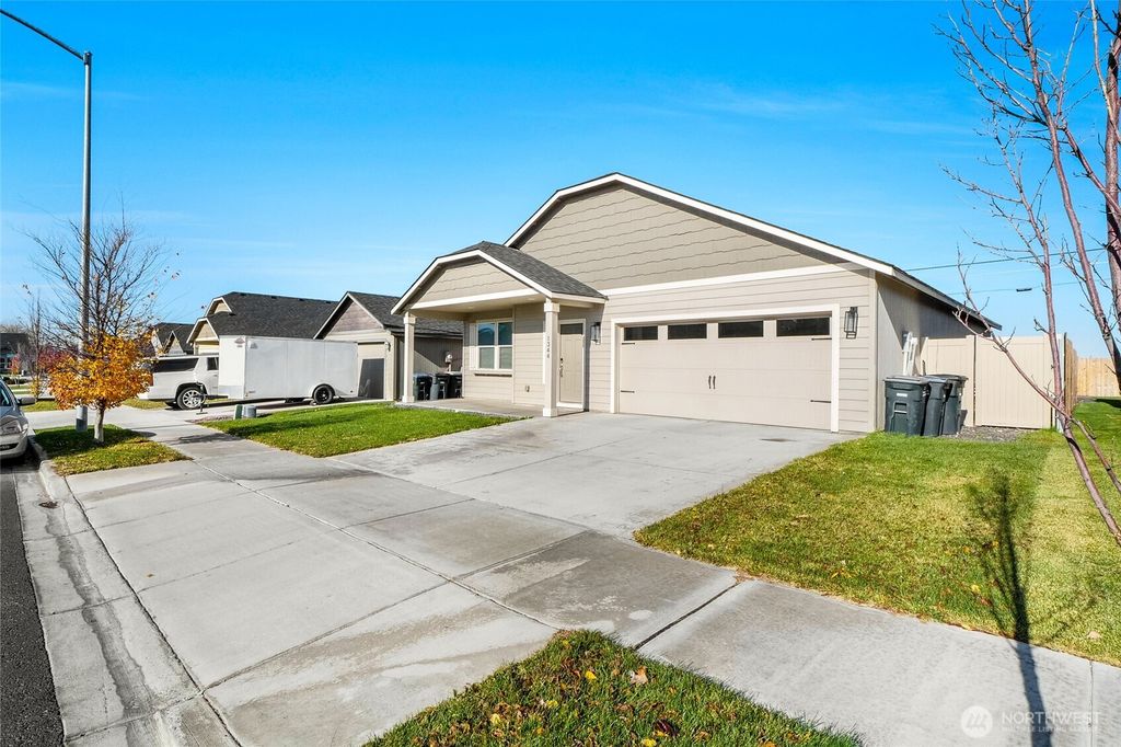 Photo of 1344 E Nen Drive, Moses Lake, WA 98837 (MLS # 2453807)