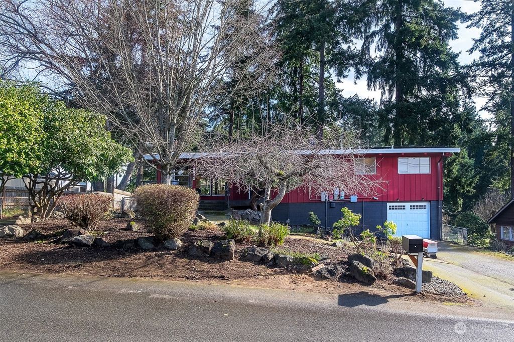 Photo of 19812 4th Avenue S, Des Moines, WA 98148 (MLS # 2042900)
