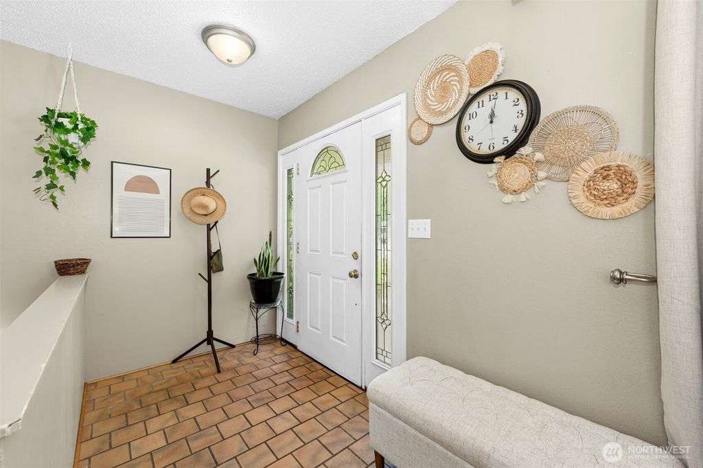 Photo of 711 Eagle Cliff Rd RD NE, Bainbridge Island, WA 98110 (MLS # 2517103)