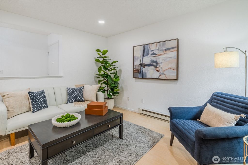 Photo of 12621 NE 130th Way #D106, Kirkland, WA 98034 (MLS # 2367277)