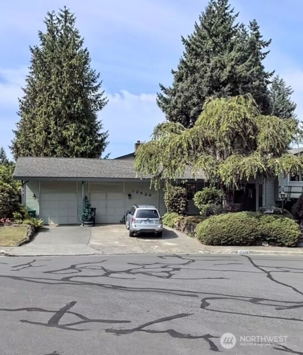 Photo of 12528 SE 70th Street, Newcastle, WA 98056 (MLS # 2433953)