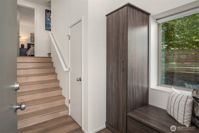2612 E Denny Way