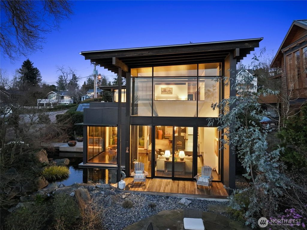 Photo of 919 6th Street W, Kirkland, WA 98033 (MLS # 2495454)