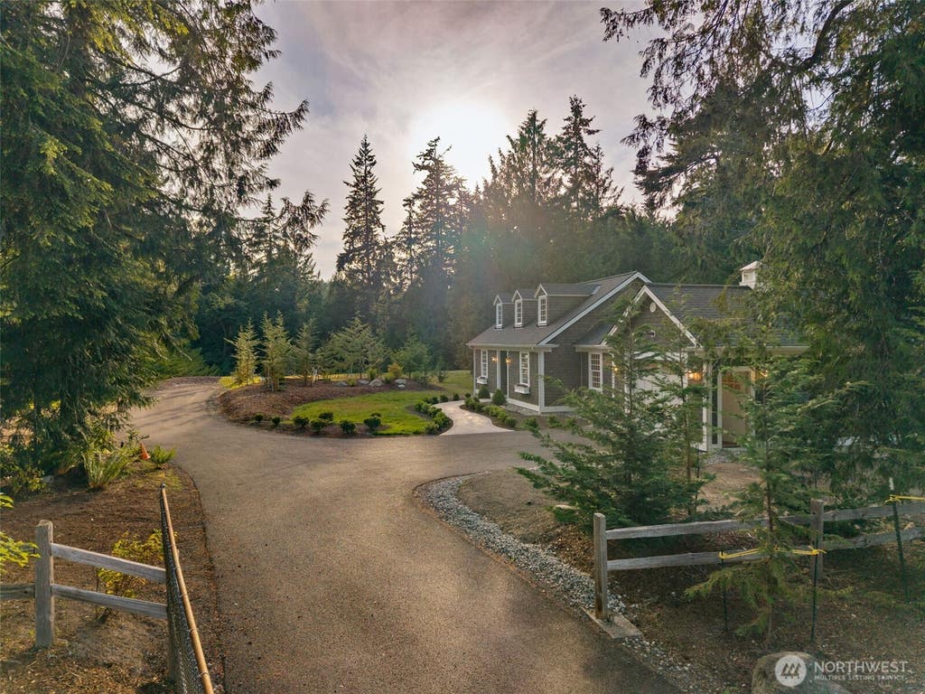 Photo of 7077 NE Ridge Lane, Bainbridge Island, WA 98110 (MLS # 2541675)