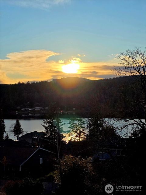 Photo of 1404 Eastlake Drive, Bremerton, WA 98312 (MLS # 2482143)