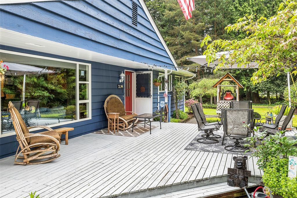 Photo of 10612 244th Avenue NE, Redmond, WA 98053 (MLS # 2144354)